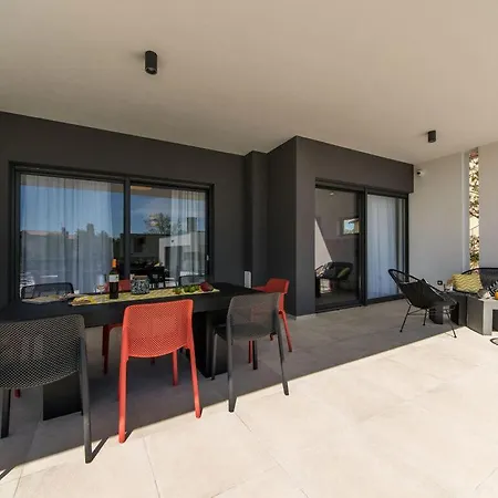 Zen Comfortable Villa Pula